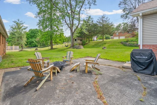 345 Lake Court Dr, Clarksville, TN 37043