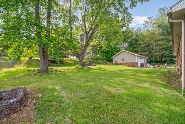 345 Lake Court Dr, Clarksville, TN 37043