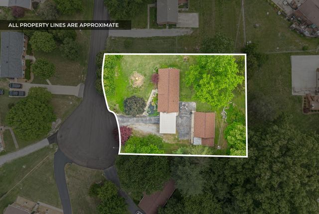 345 Lake Court Dr, Clarksville, TN 37043