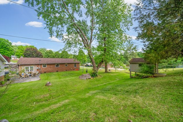 345 Lake Court Dr, Clarksville, TN 37043