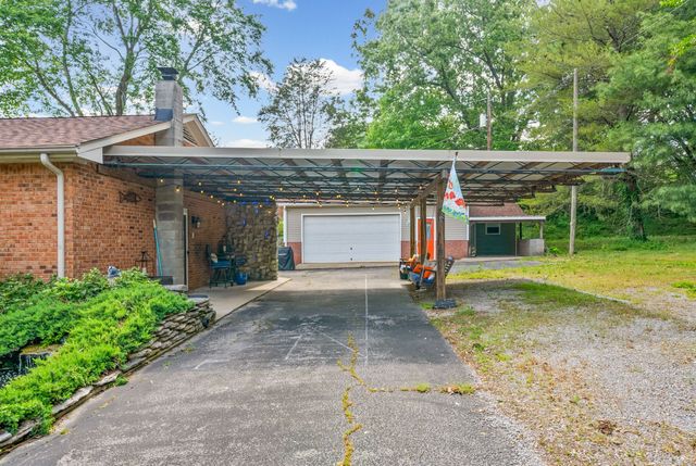 345 Lake Court Dr, Clarksville, TN 37043