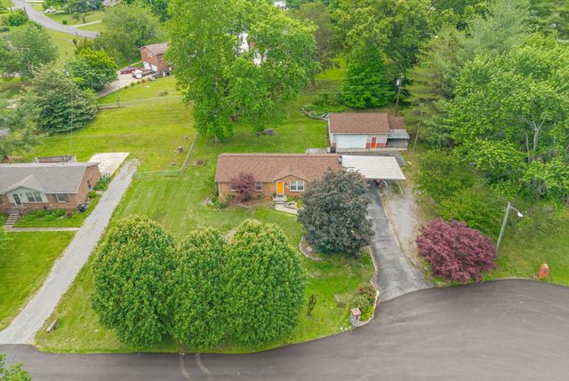 345 Lake Court Dr, Clarksville, TN 37043