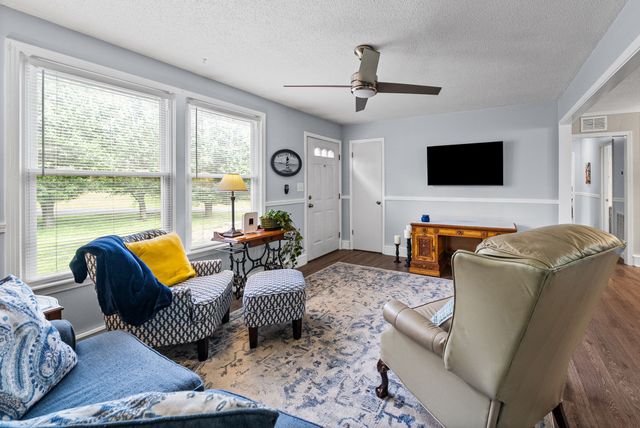 345 Lake Court Dr, Clarksville, TN 37043