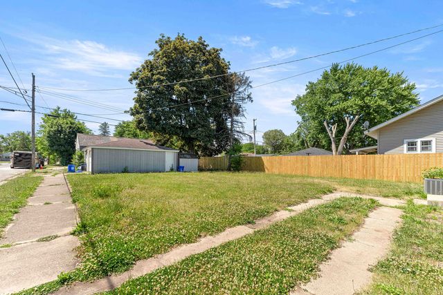 2120 Grenshaw Street, Rockford, IL 61101