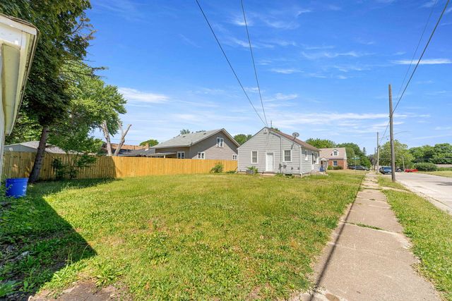 2120 Grenshaw Street, Rockford, IL 61101