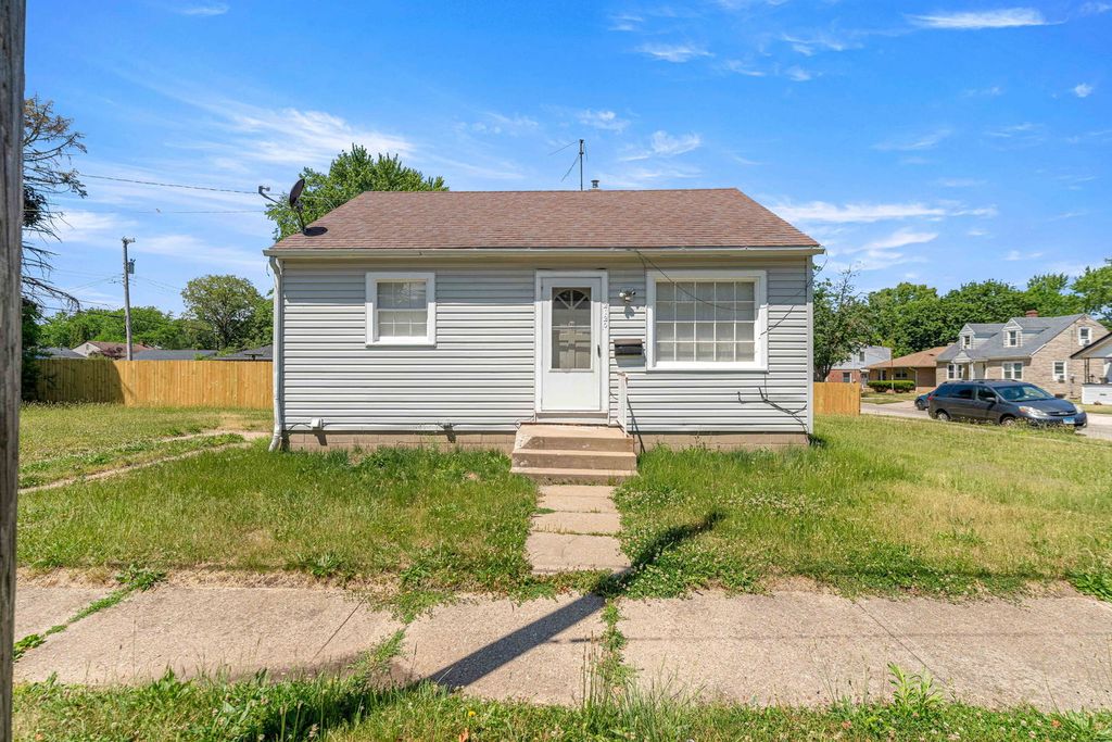 2120 Grenshaw Street, Rockford, IL 61101