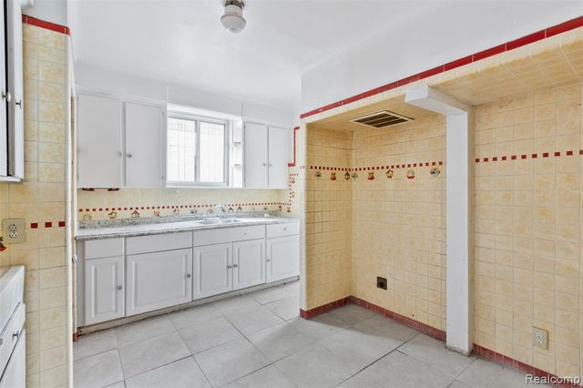 17100 Chandler Park Drive, Detroit, MI 48224