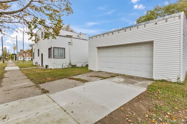 17100 Chandler Park Drive, Detroit, MI 48224