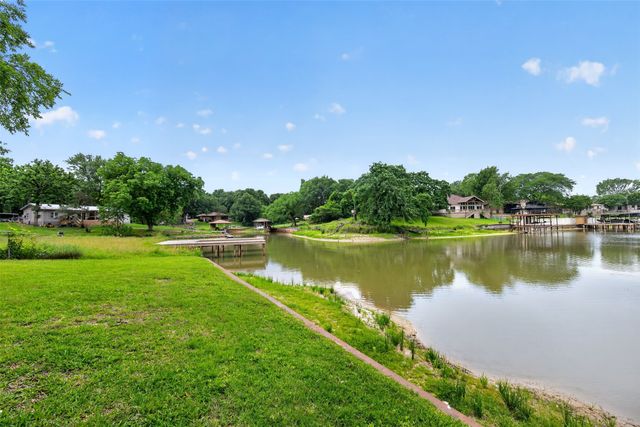 115 Wren Lane, Gun Barrel City, TX 75156