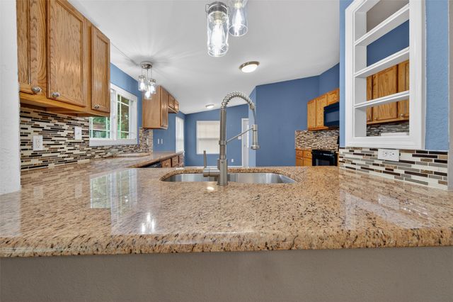 115 Wren Lane, Gun Barrel City, TX 75156