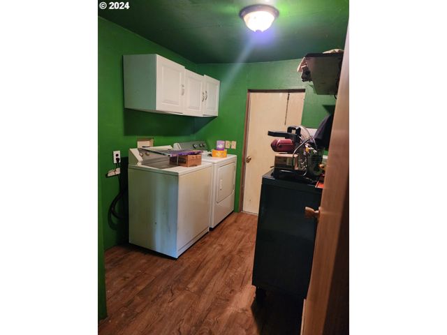 927 LONE ROCK Rd, Glide, OR 97443