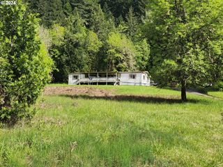 927 LONE ROCK Rd, Glide, OR 97443