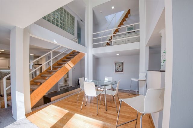 5030 5th Ave 213, Shadyside, PA 15232