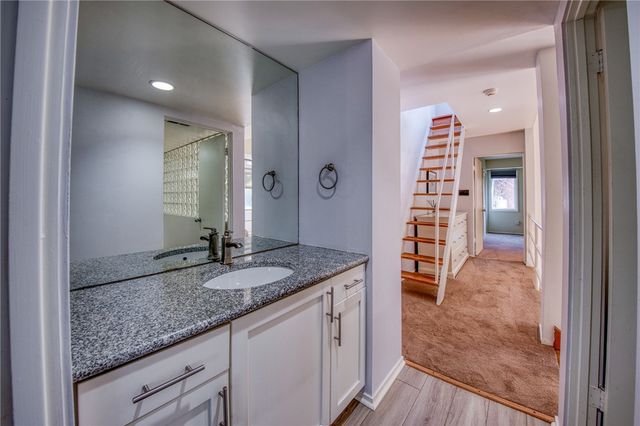 5030 5th Ave 213, Shadyside, PA 15232