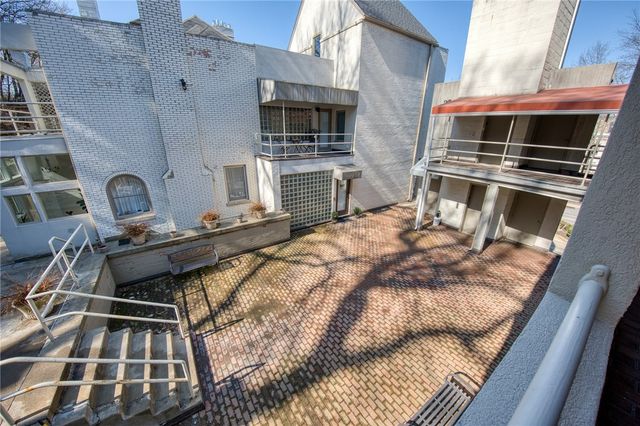 5030 5th Ave 213, Shadyside, PA 15232