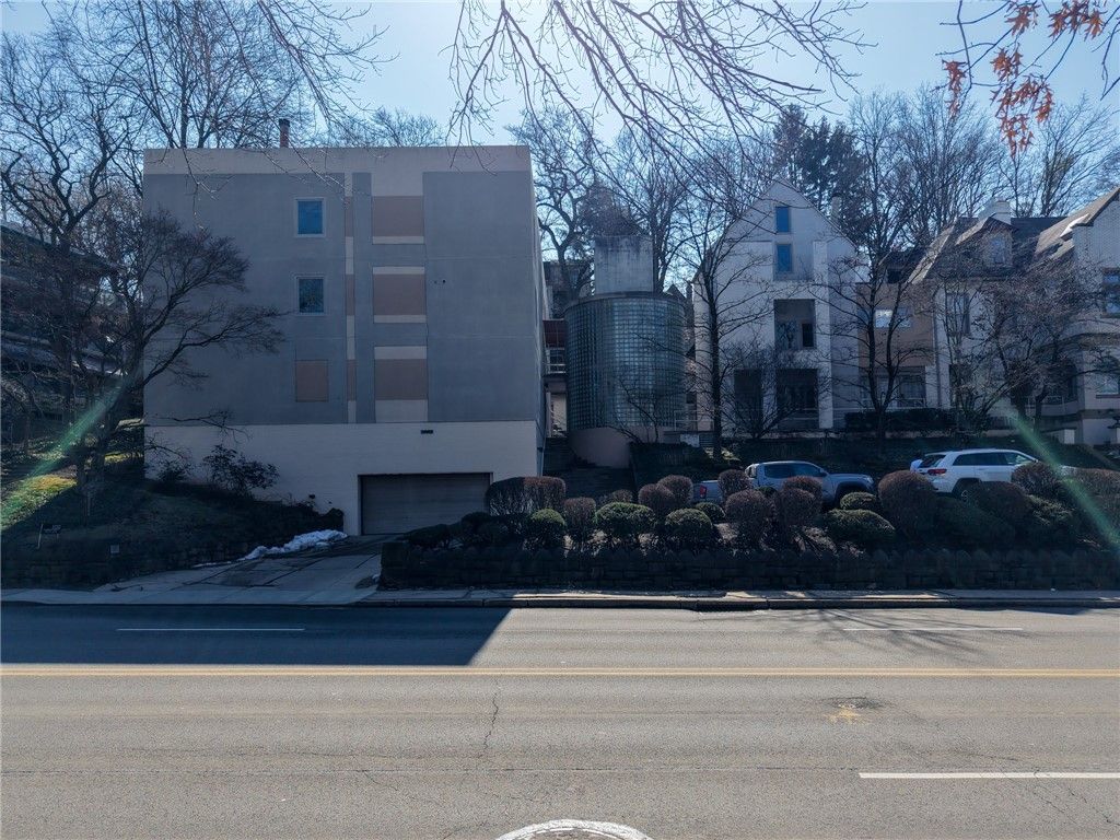 5030 5th Ave 213, Shadyside, PA 15232