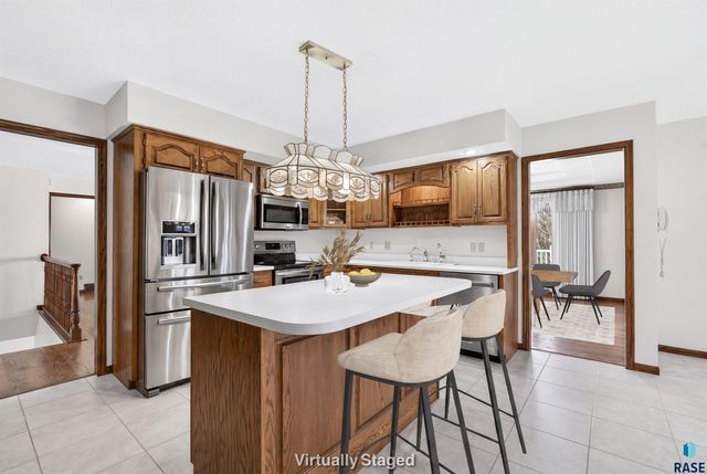 1244 S Stoney Pointe Ct Court, Sioux Falls, SD 57106