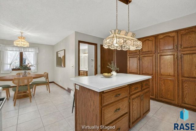 1244 S Stoney Pointe Ct Court, Sioux Falls, SD 57106