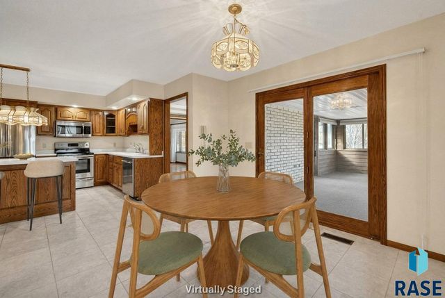 1244 S Stoney Pointe Ct Court, Sioux Falls, SD 57106