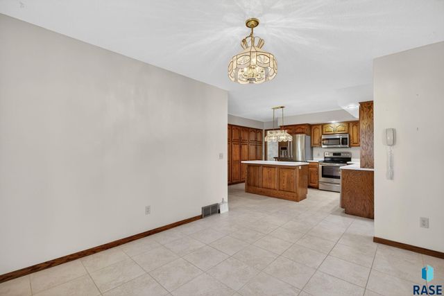 1244 S Stoney Pointe Ct Court, Sioux Falls, SD 57106