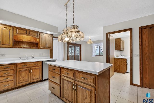 1244 S Stoney Pointe Ct Court, Sioux Falls, SD 57106