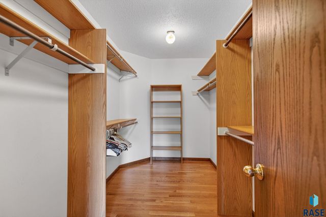 1244 S Stoney Pointe Ct Court, Sioux Falls, SD 57106