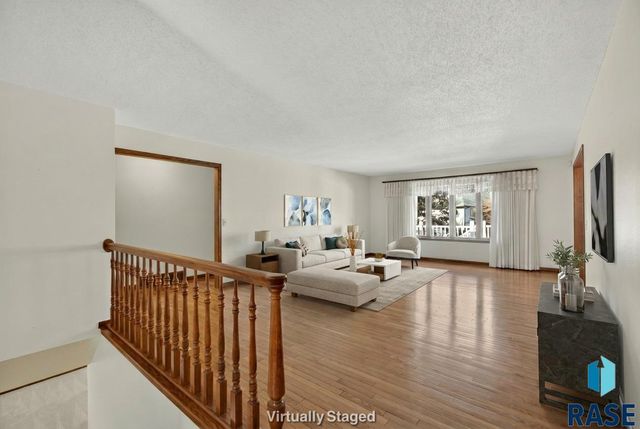 1244 S Stoney Pointe Ct Court, Sioux Falls, SD 57106