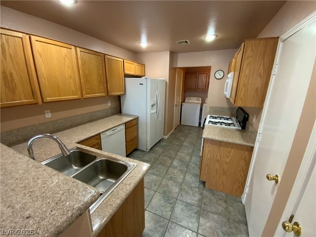 3950 STARFIELD Lane, Las Vegas, NV 89147