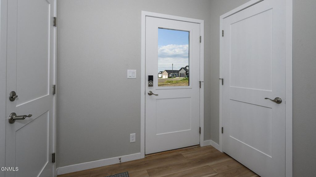 5304 Cobalt Drive, Bismarck, ND 58503 photo 2
