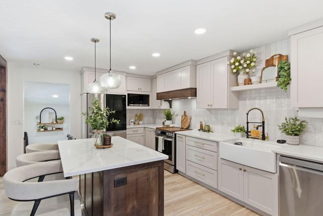 1343 W Tracker Road, Nixa, MO 65714