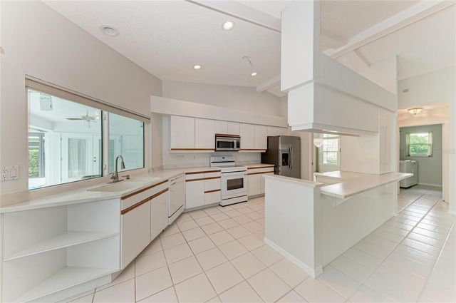 5032 SOUTHERN PINE CIRCLE, Venice, FL 34293