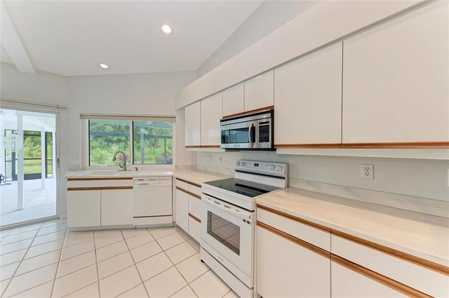 5032 SOUTHERN PINE CIRCLE, Venice, FL 34293