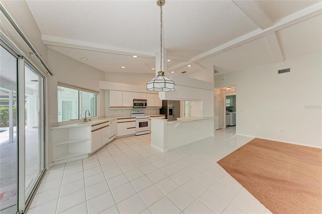 5032 SOUTHERN PINE CIRCLE, Venice, FL 34293