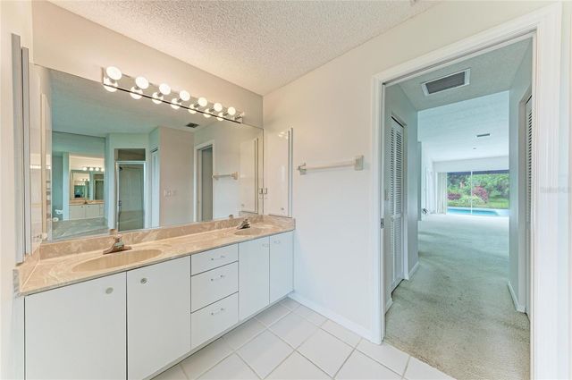 5032 SOUTHERN PINE CIRCLE, Venice, FL 34293