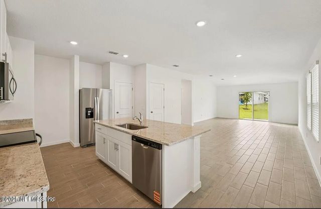 7500 QUEENSGATE Circle, Jacksonville, FL 32219