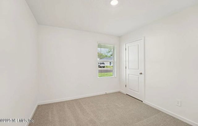 7500 QUEENSGATE Circle, Jacksonville, FL 32219