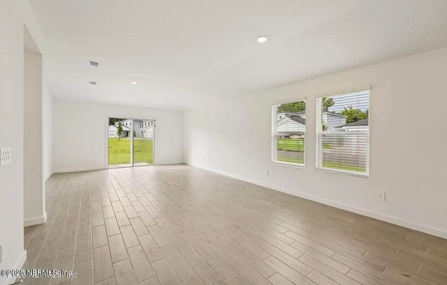 7500 QUEENSGATE Circle, Jacksonville, FL 32219
