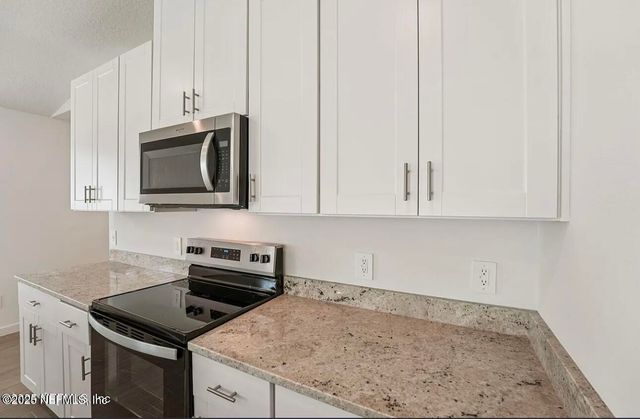 7500 QUEENSGATE Circle, Jacksonville, FL 32219
