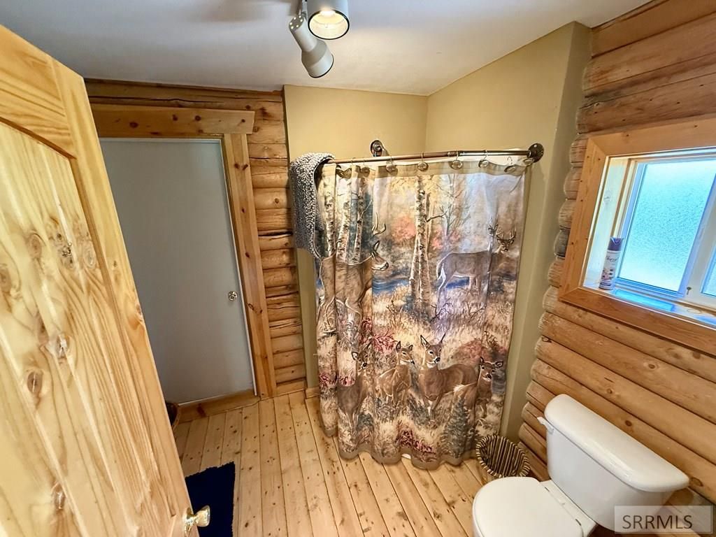 Image 8 of property listing at 5 Sky Trail Lane, North Fork, ID 83466