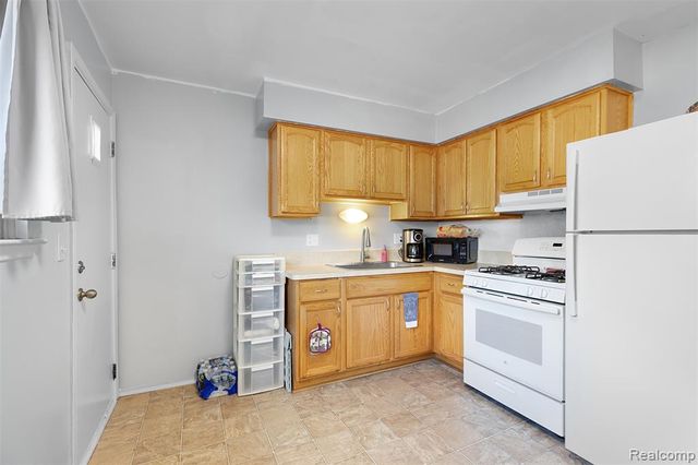 23364 Baker Street, Taylor, MI 48180