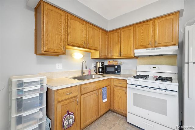 23364 Baker Street, Taylor, MI 48180