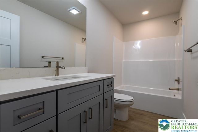 1411 Greenview Drive 12, Bethlehem City, PA 18018