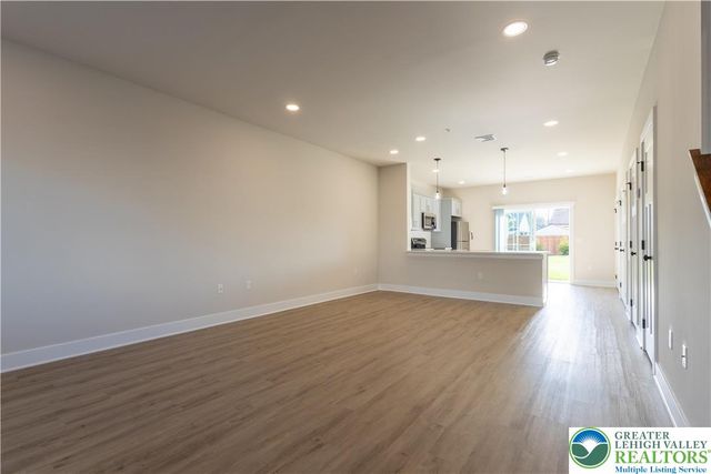 1411 Greenview Drive 12, Bethlehem City, PA 18018