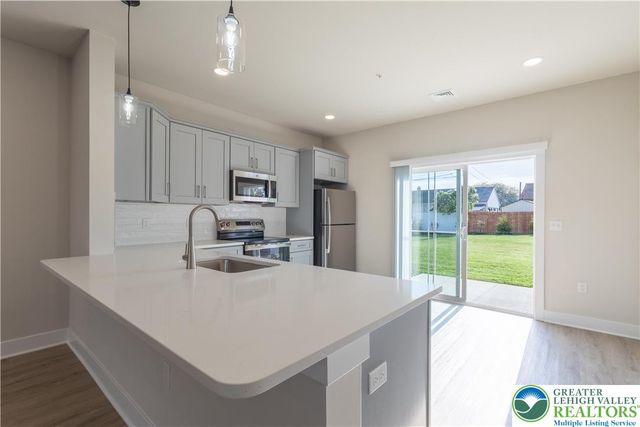 1411 Greenview Drive 12, Bethlehem City, PA 18018