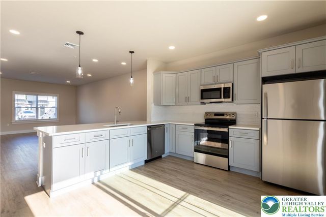 1411 Greenview Drive 12, Bethlehem City, PA 18018