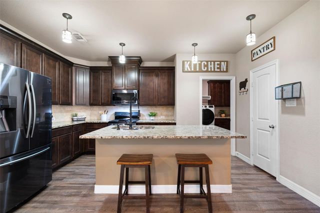 2234 Shalmar Drive, West Columbia, TX 77486