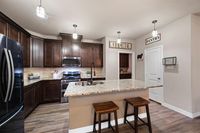 2234 Shalmar Drive, West Columbia, TX 77486