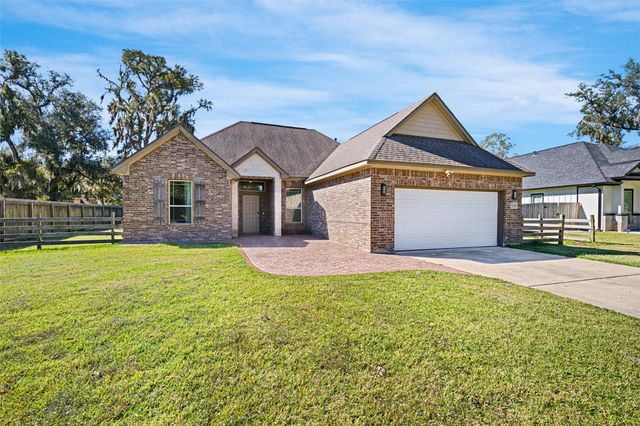 2234 Shalmar Drive, West Columbia, TX 77486
