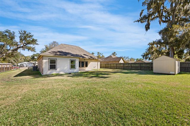 2234 Shalmar Drive, West Columbia, TX 77486