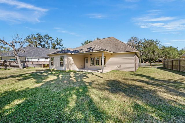 2234 Shalmar Drive, West Columbia, TX 77486